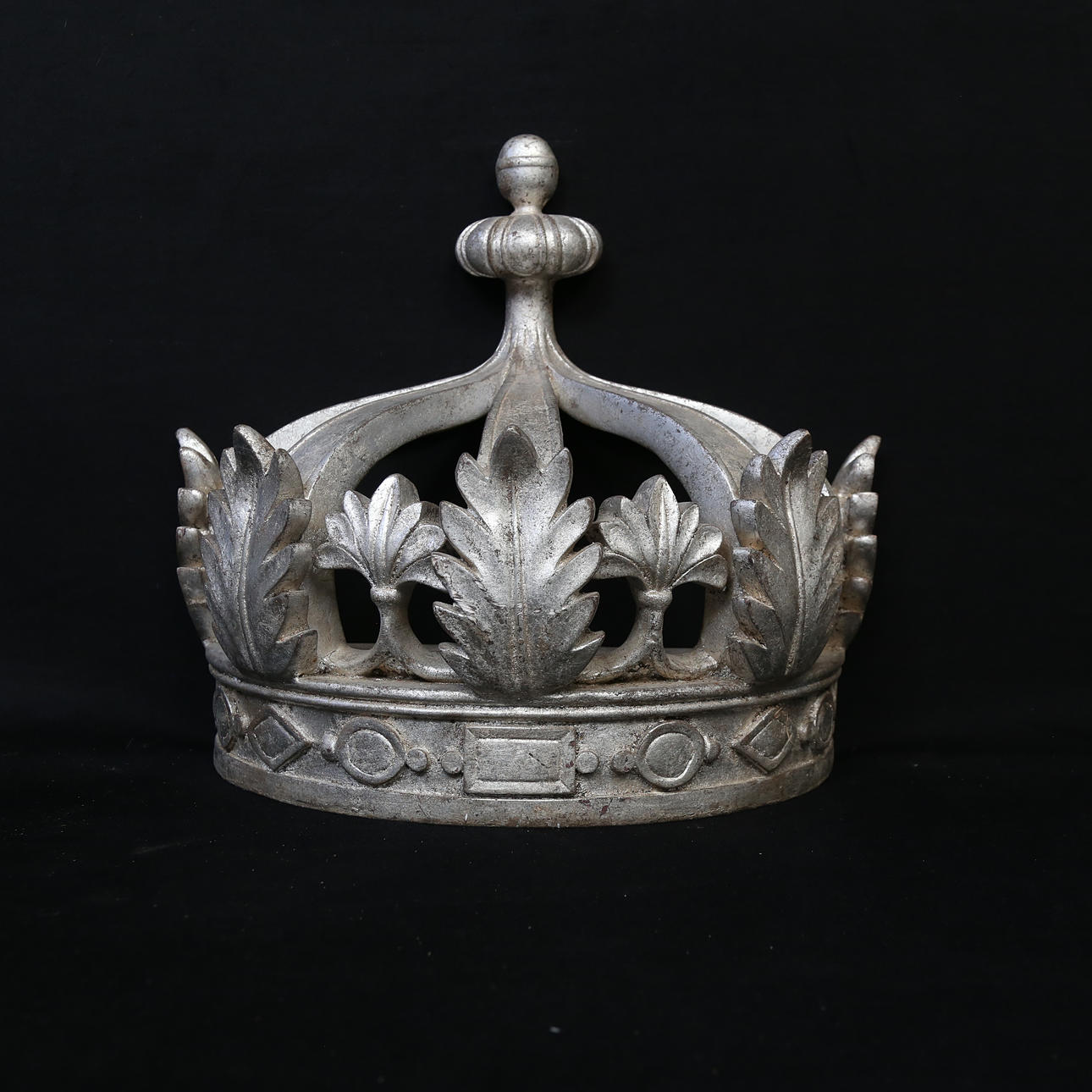 SÄNGHIMMEL, kronformad, modern tillverkning.