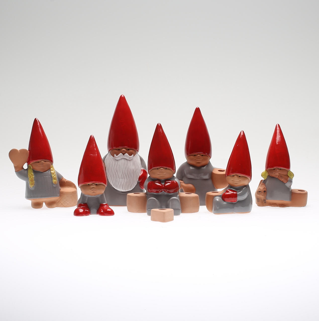 FIGURINER, 8 delar, "Tomtefamilj", Lisa Larson, Gustavsberg.