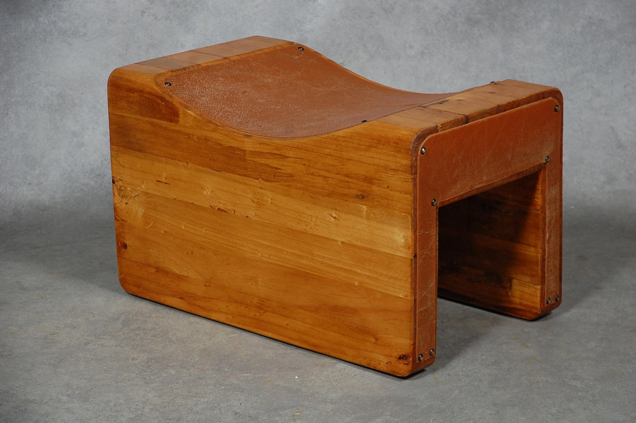 AXEL EINAR HJORTH. TILLSKRIVEN. 1888-1959, taburett sannolikt modell " Utö " för Nordiska Kompaniet 1930-tal.