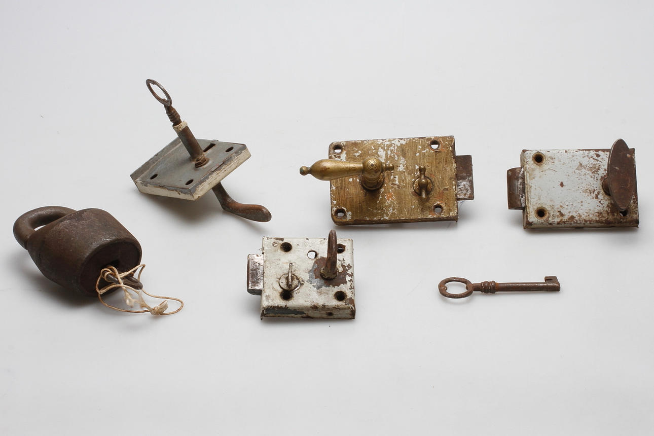 LÅS, 4 delar, 1900-tal samt HÄNGLÅS, 1800-tal.