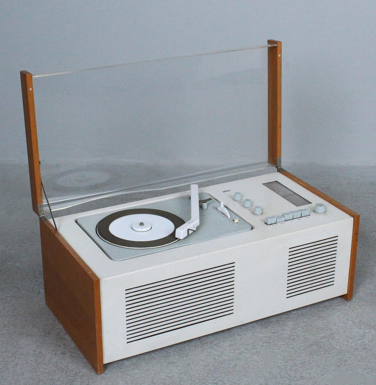 DIETER RAMS & HANS GUGELOT. brown. Radio phono combination 'SK 61