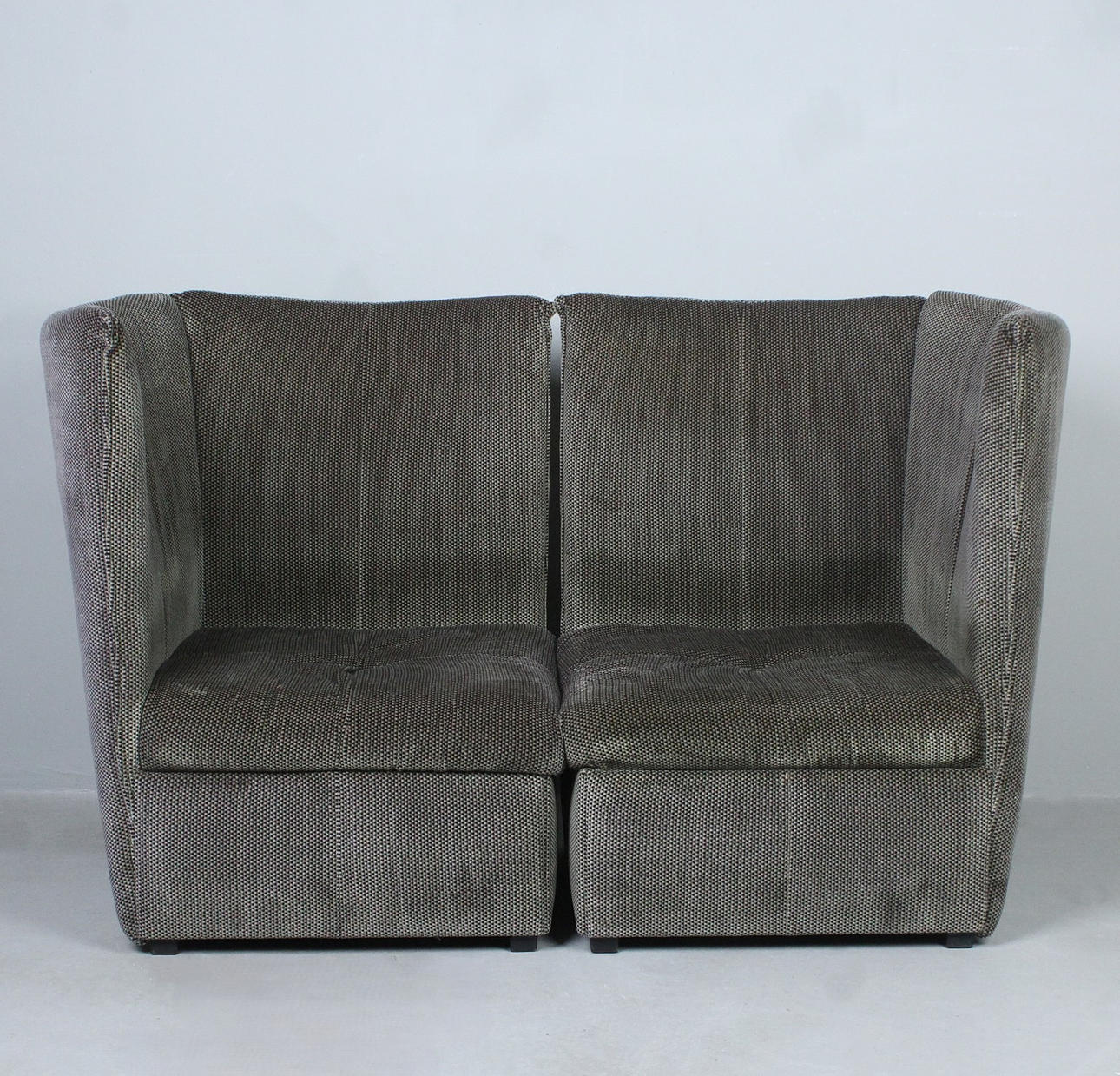 Par fåtöljer/moduler/tvåsitssoffa, 1980-tal.