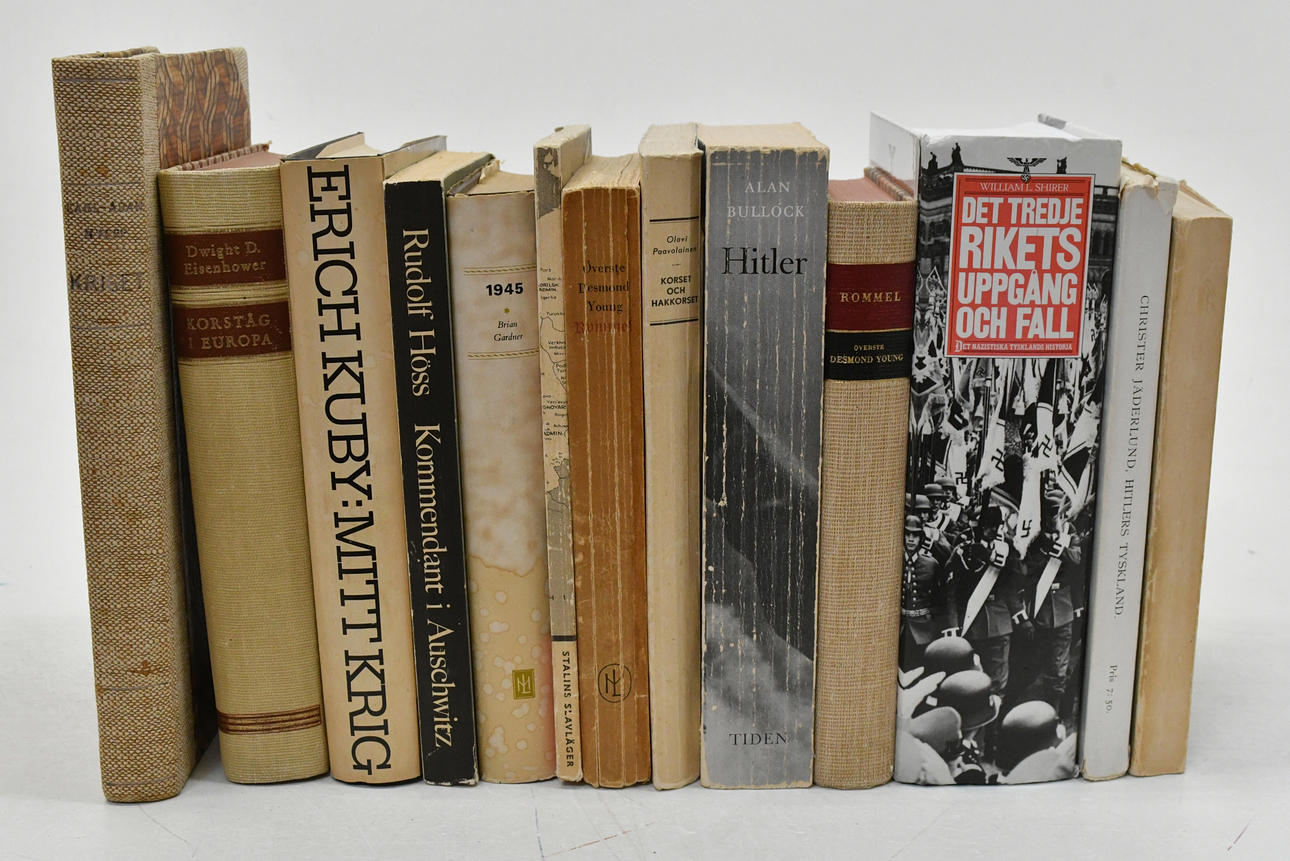 Bøger om Anden Verdenskrig. 14 bind.