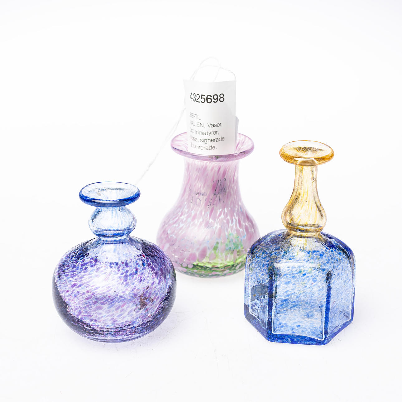 BERTIL VALLIEN. Vases, 3pcs, miniatures, Kosta, signed & numbered.