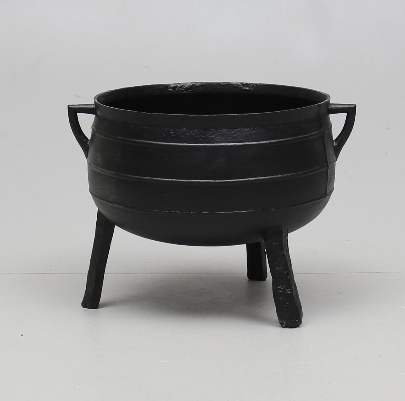 GRYTA, gjutjärn, tre ben, Näveqvarn.