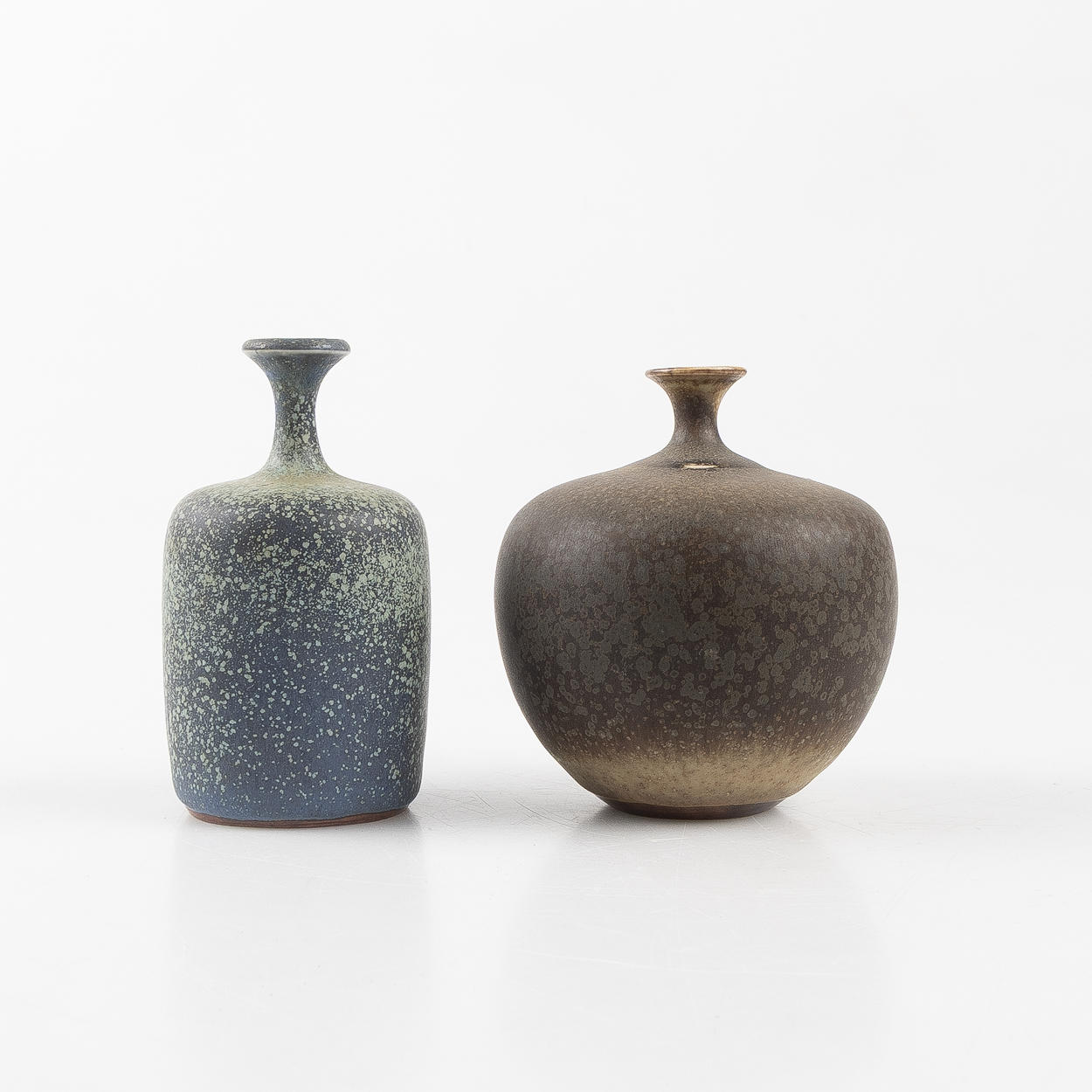 ROLF PALM. Miniature vases, 2 pieces, Mölle, signed and dated.