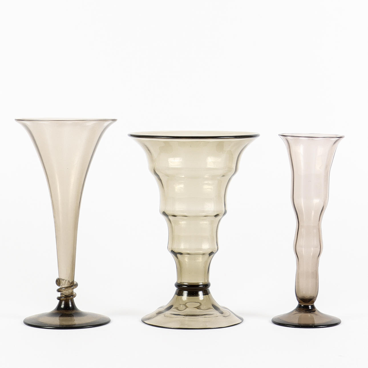 VASEN 3 Stück, rauchfarbenes Glas.