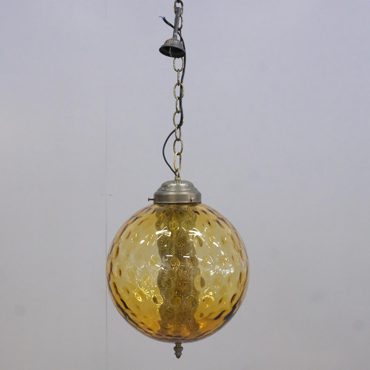 CEILING LAMP. GLOBULAR.