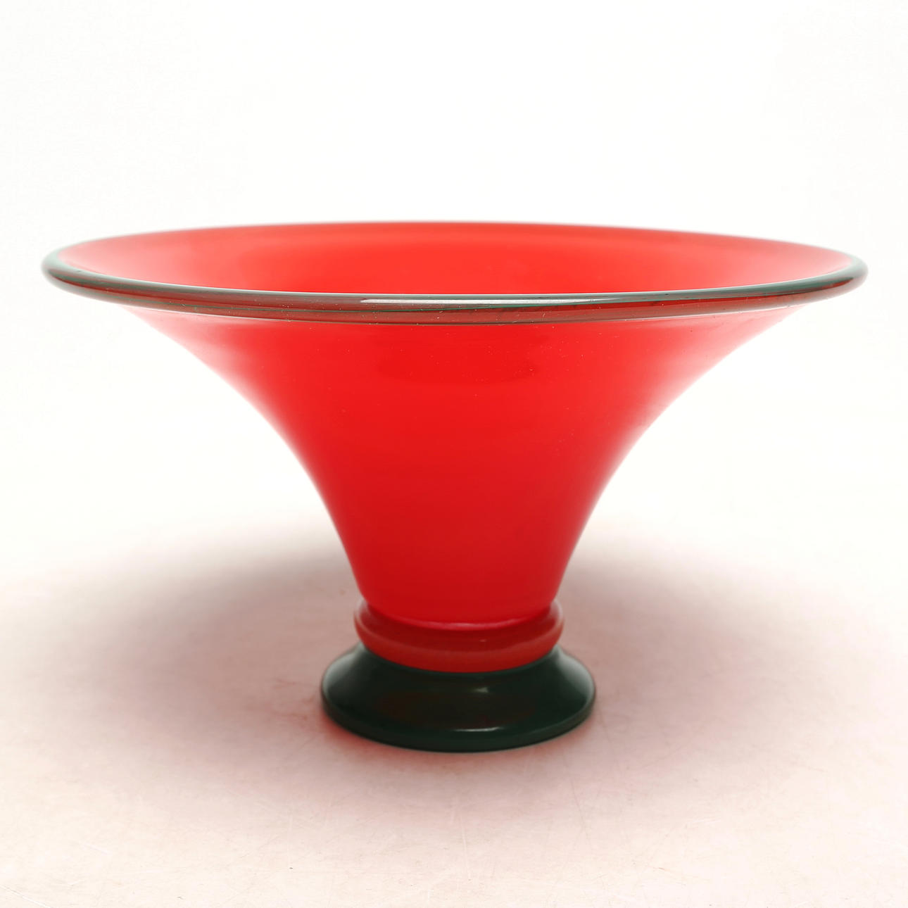 Eine Glasschale, Transjö, unsigniert.