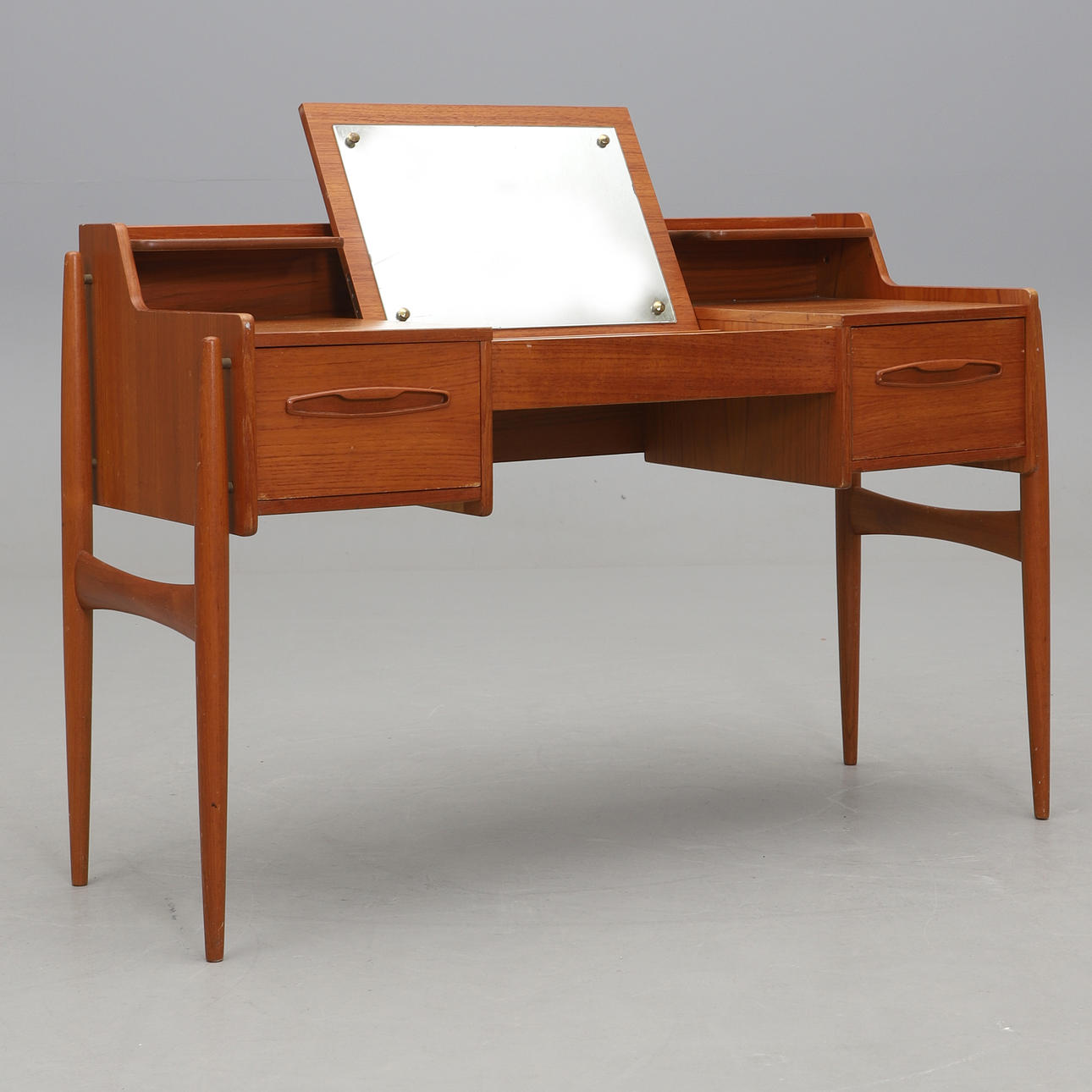 Un tocador, probablemente en Dinamarca de 1960.