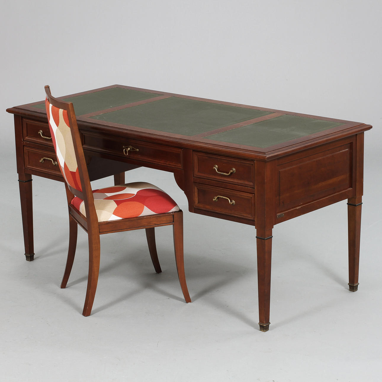 SKRIVBORD och STOL, Grange.