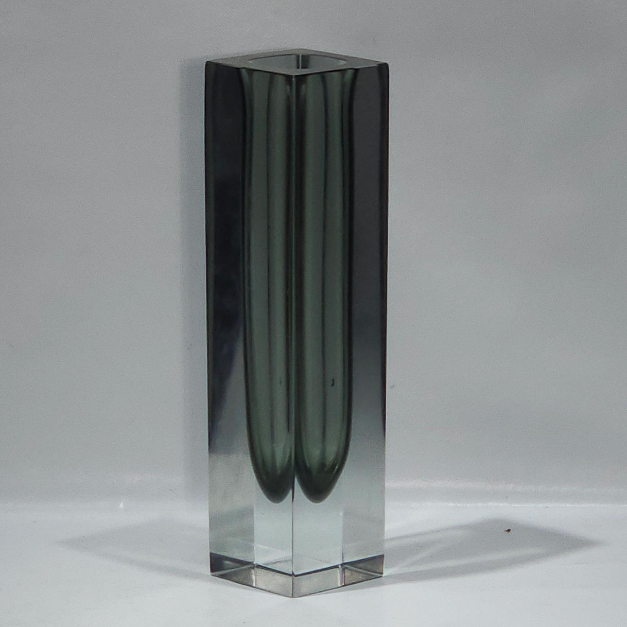 Røget indvendig glasvase fra 70'erne.