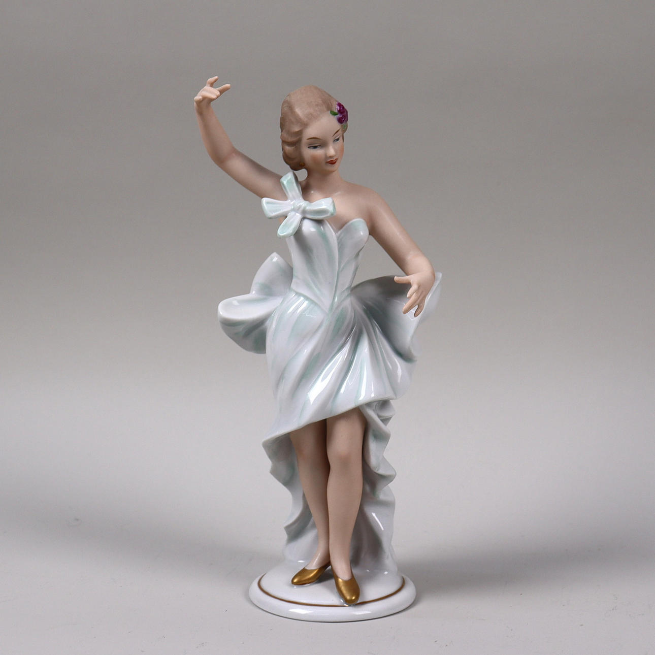 WALLENDORF, Deutschland, Figur, weibliches Model mit Kleid.