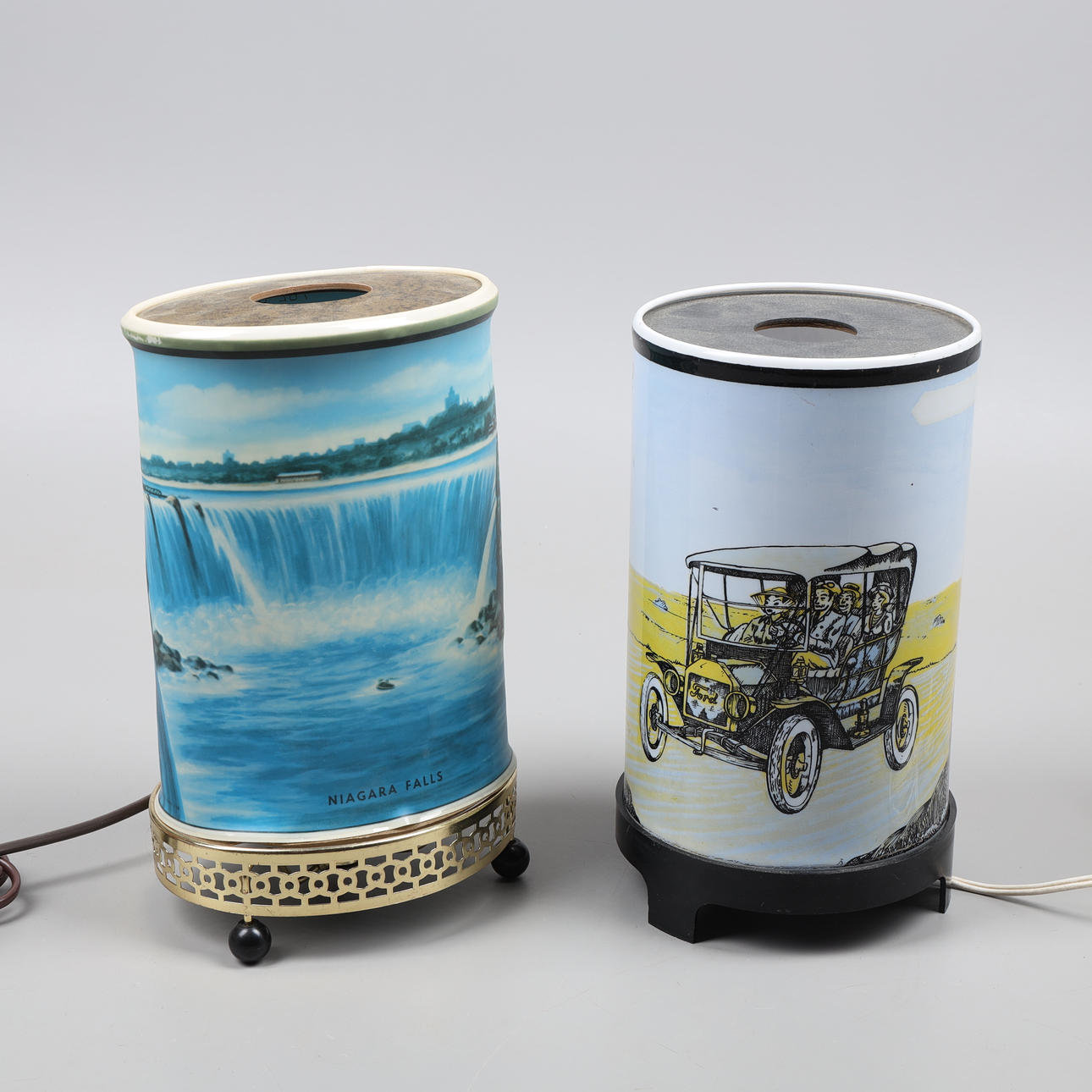 VATTENFALLSLAMPOR, 2 st, plast, 1960/70-tal.