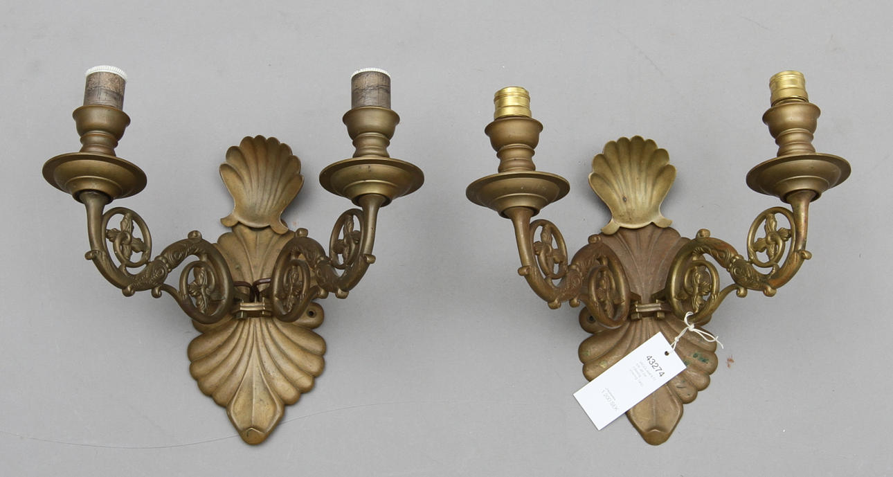 VÄGGLAMPETTER, ett par, mässing omkring 1900.