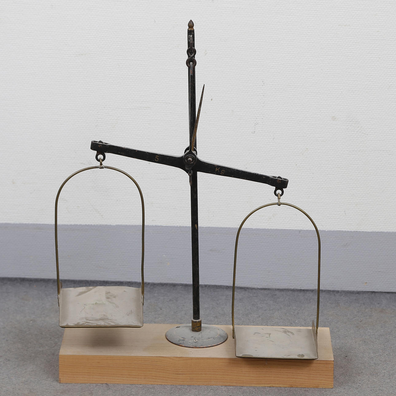 BALANCESKALA (75 CM).