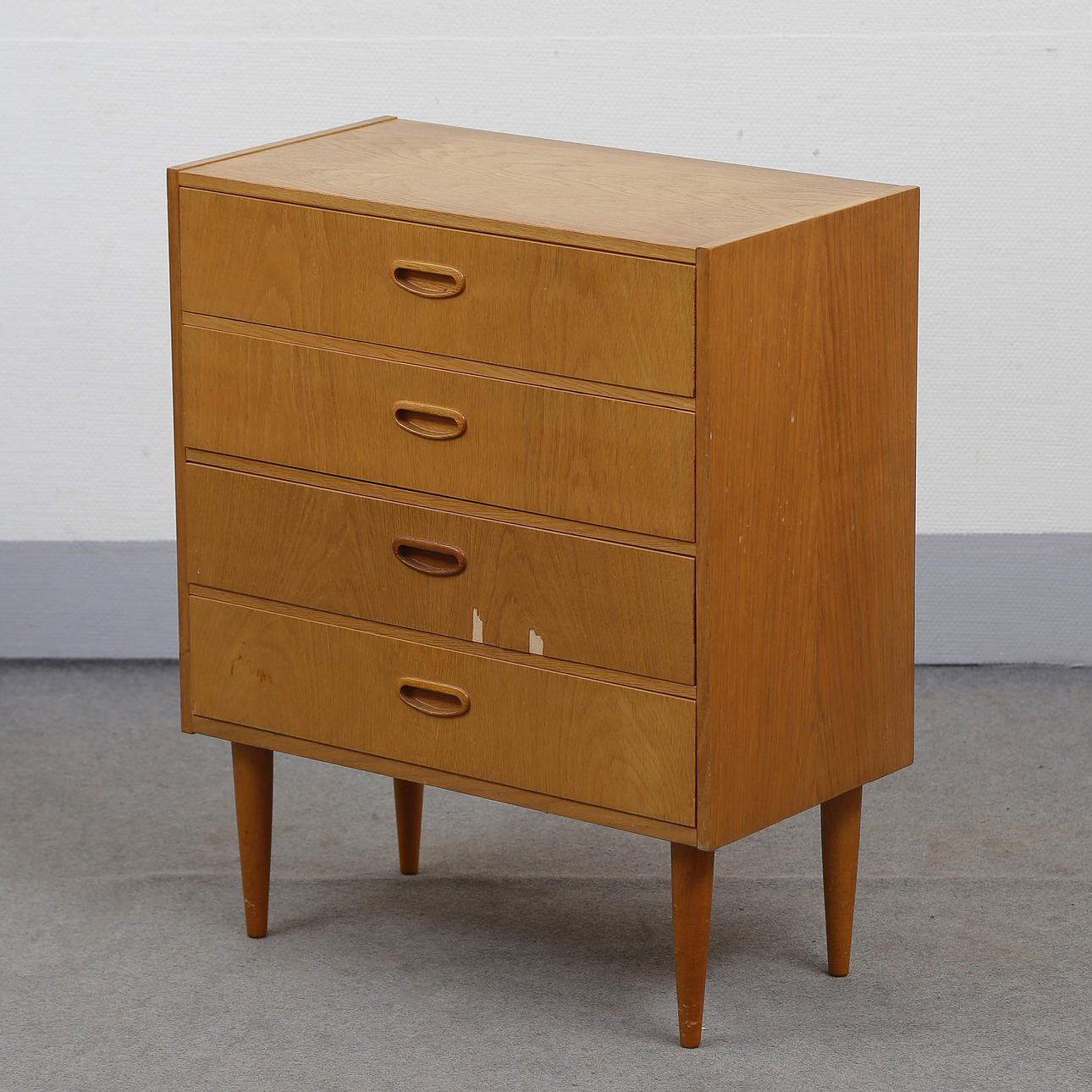 HALL KOMMODE, EGETRÆSFINER, 1960'ERNE.