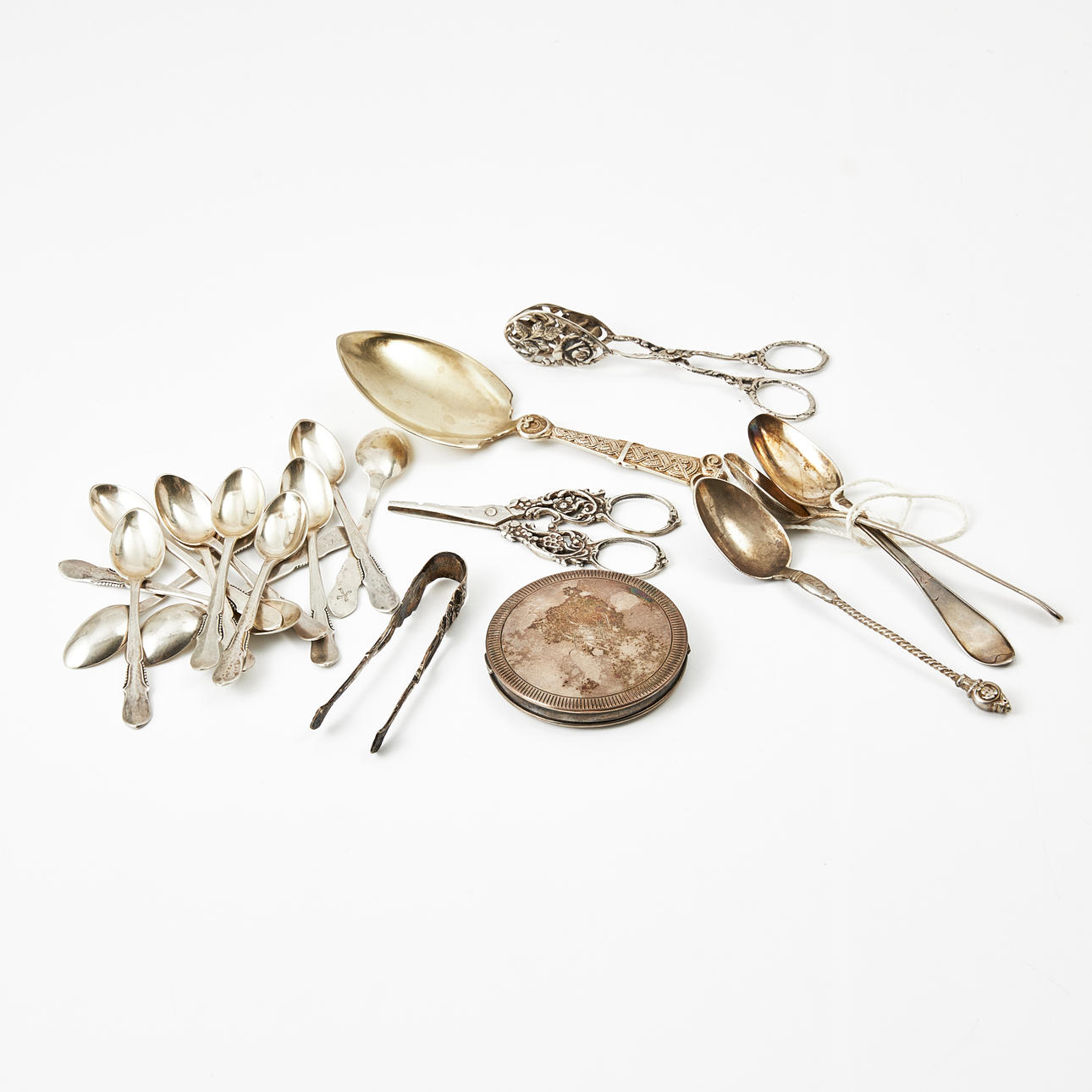 BESTICK och bruksföremål, silver, bla 12 moccaskedar.