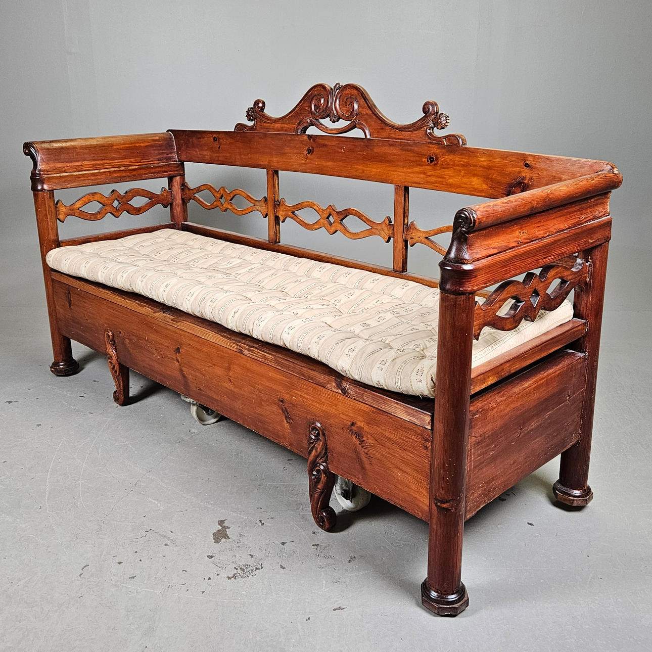 Udtrækssofa, 19. århundrede.