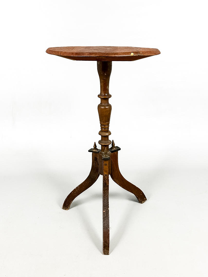 A BLEACHED PILLAR TABLE, 19th century.