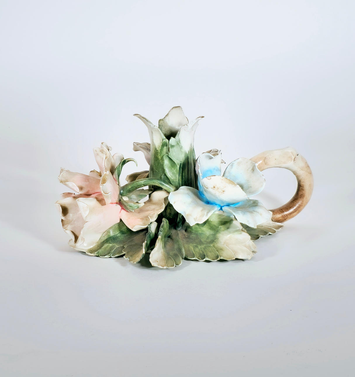 CAPODIMONTE PORCELAIN PALMATORIA.