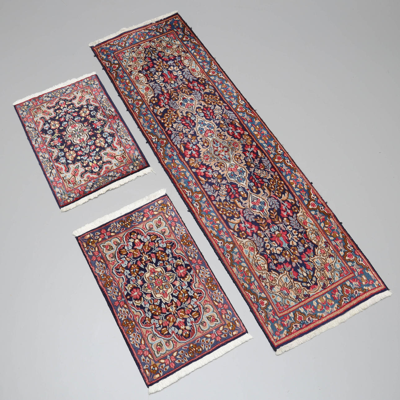 Ein Satz von 3 Stücken, Kirman, persisch.