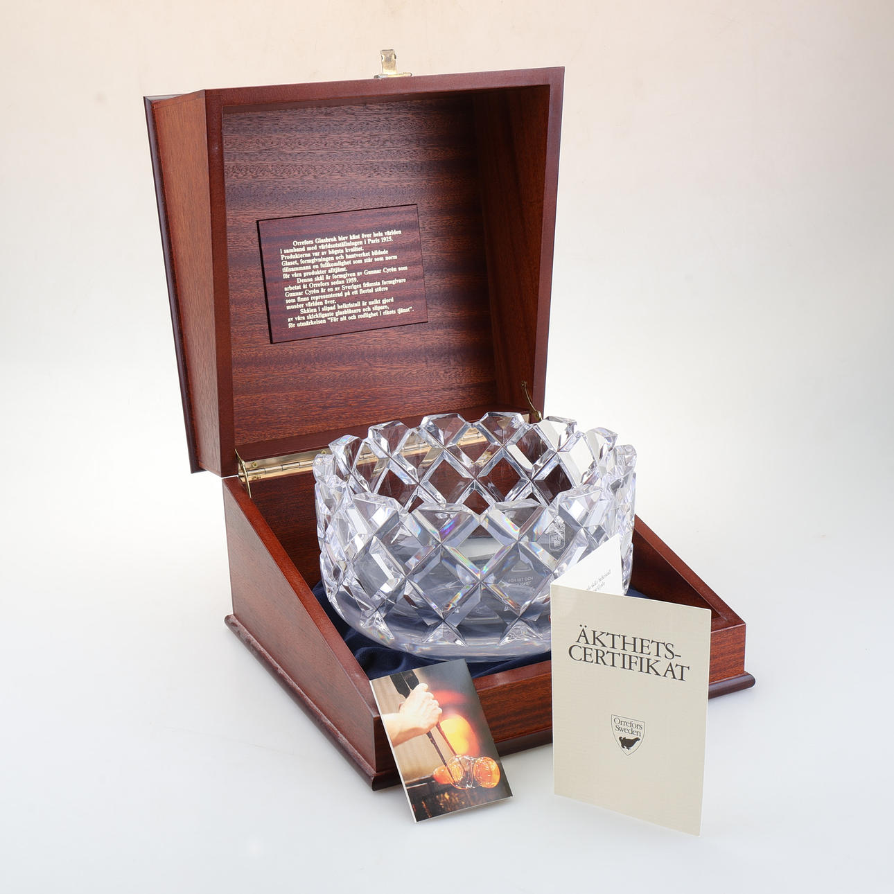 A crystal bowl, “Sofiero”, Gunnar Cyrén, Orrefors.