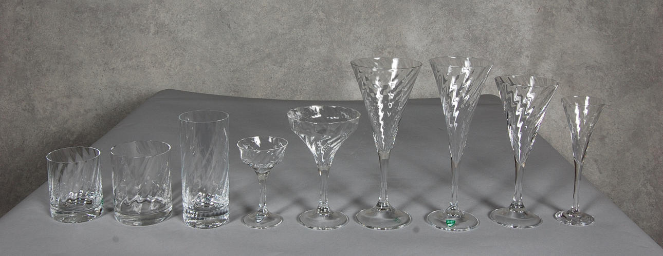 GLASSERVIS, 49 delar, " Helena " Orrefors, design: Gunnar Cyrén 1977.