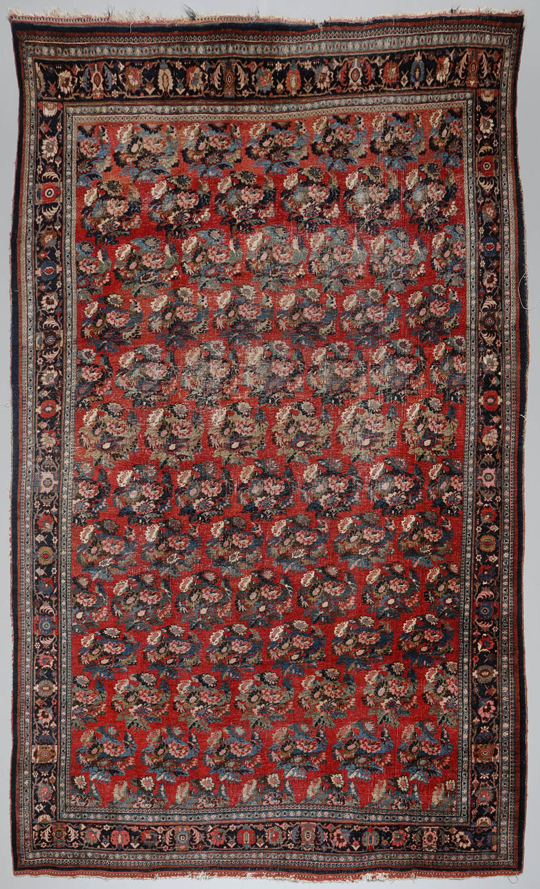 Ein Teppich, Bidets, Rosenmuster, halbantik.