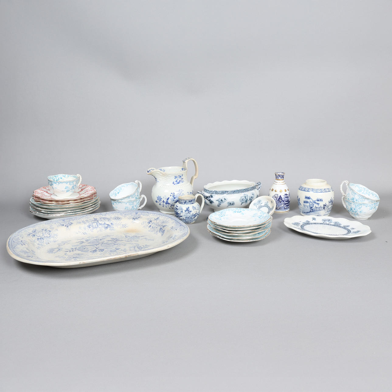 EN SAMLING TRANSFERTRYKT PORCELÆN (ANTAL).