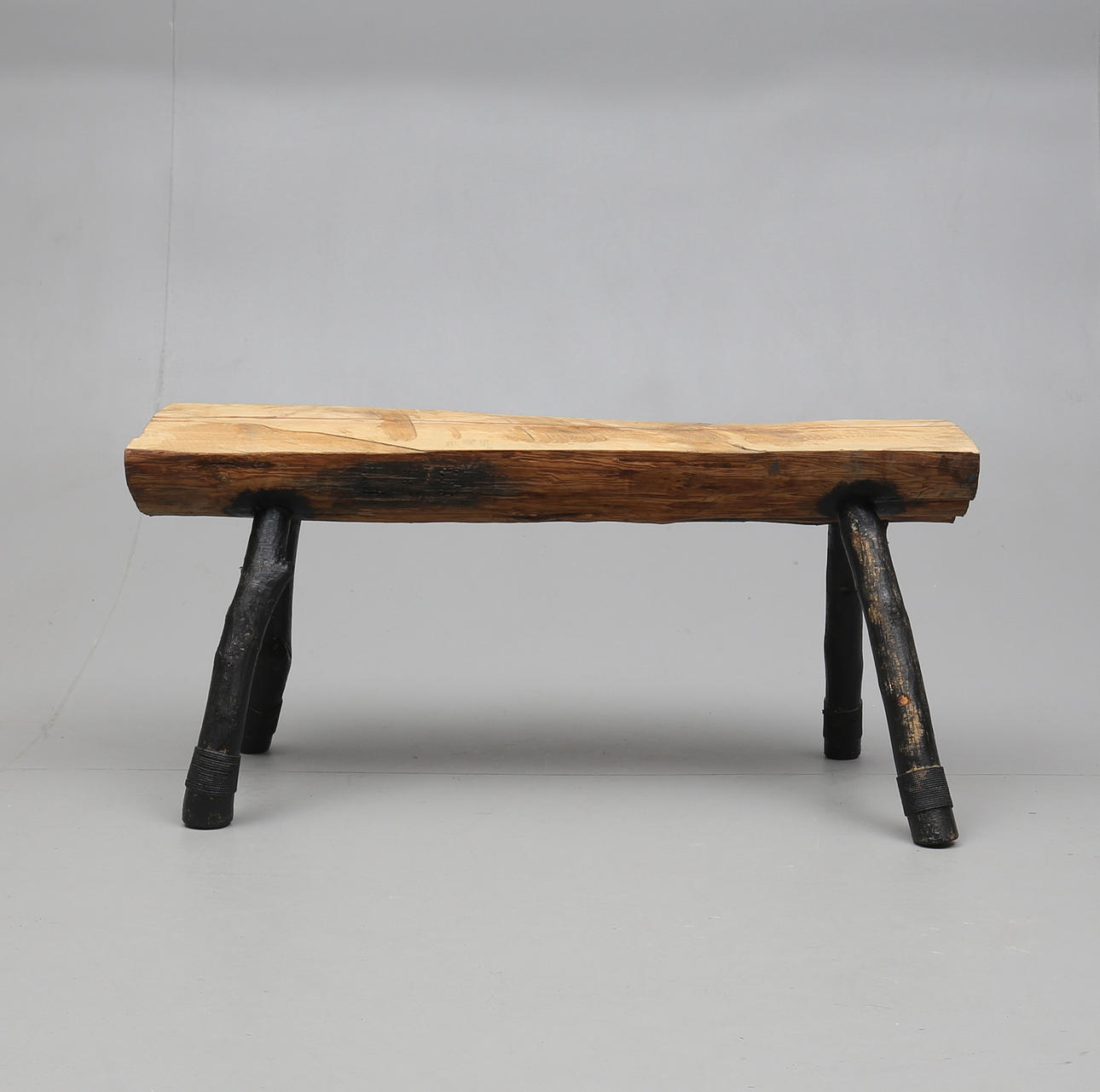 TRÄDGÅRDSBÄNK, päron, signerad Leif Salomonsson.