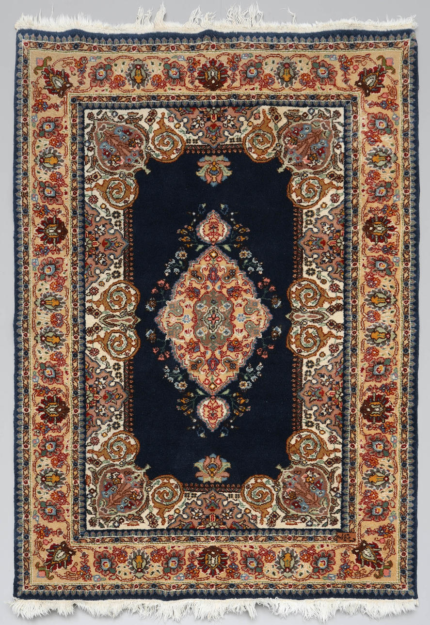 Et håndknyttet orientalsk tæppe.