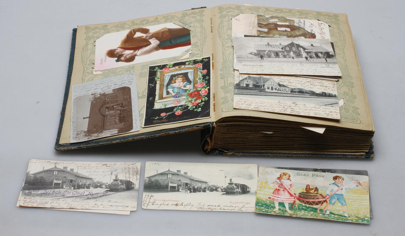 VYKORTSALBUM, med ca 200 st vykort, omkring 1900.