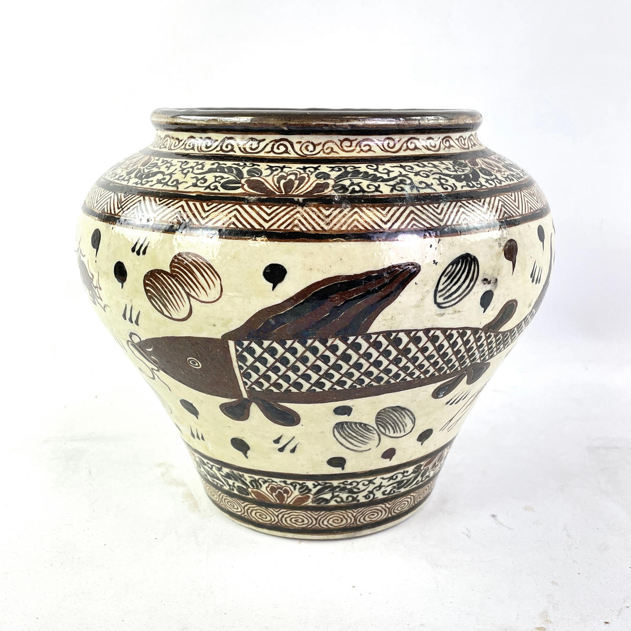 A Chinese ceramic fish basin, 20th century.