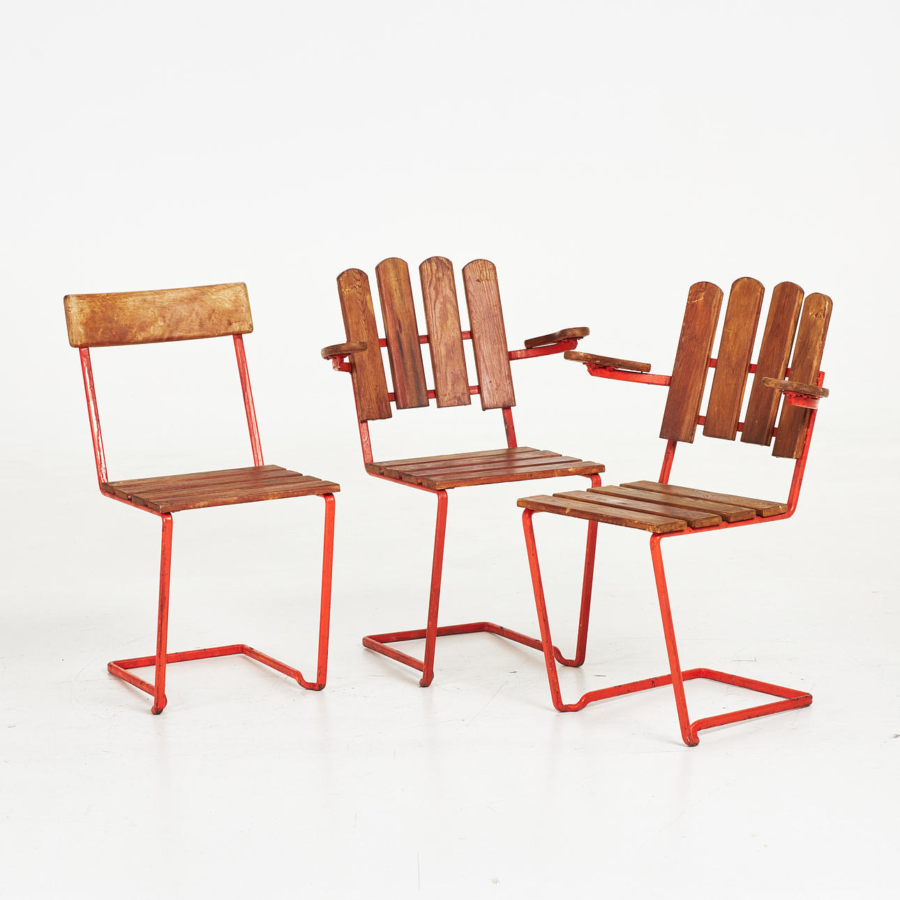 POT HUT. 2+1, Garden chairs, a pair with frame, model “B2", as well as 1 chair without frame, frame in lacquered steel, stackable.