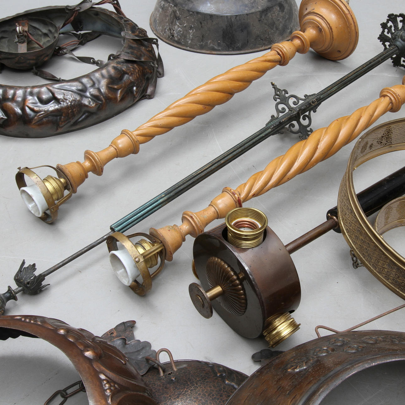 PARTI LAMPDELAR, 18 & 1900-tal.