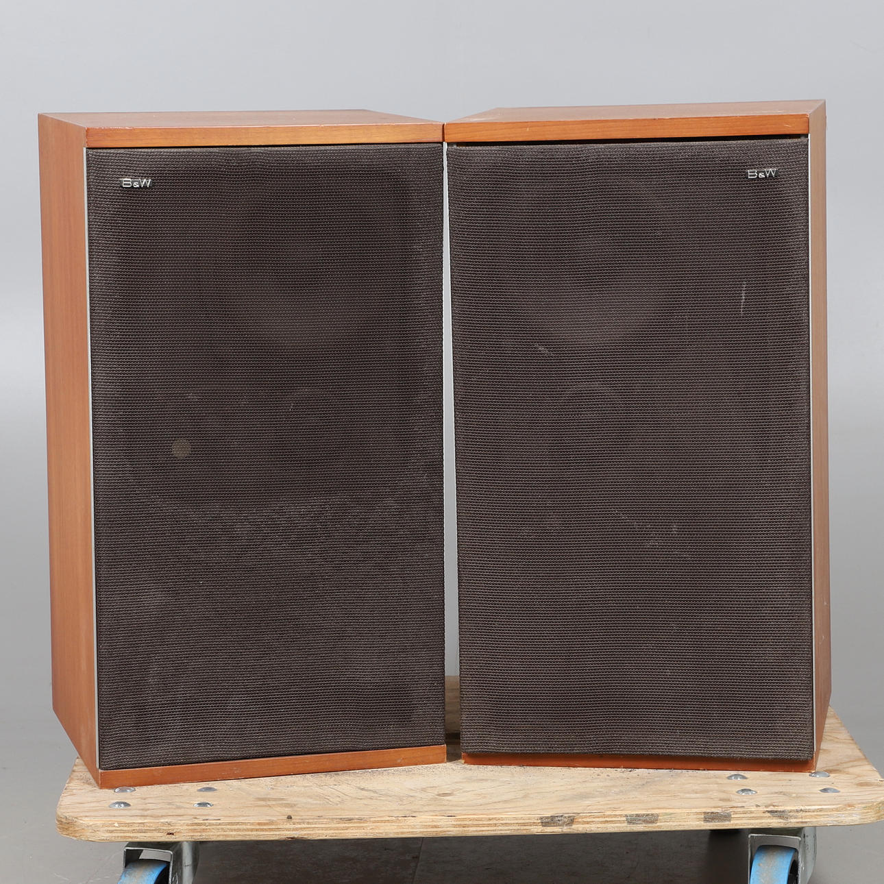 A PAIR OF TEAK SPEAKERS.