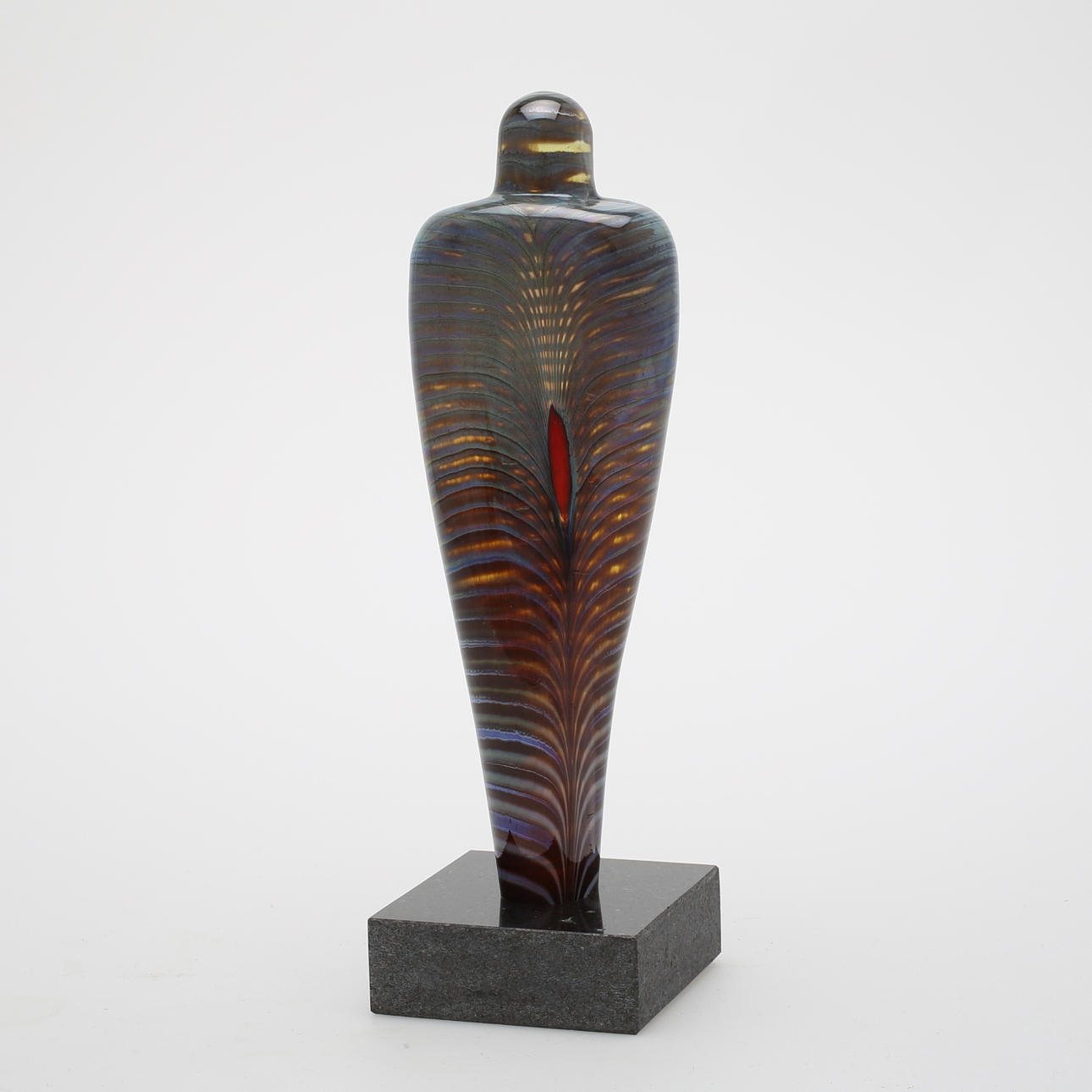 BERTIL VALLIEN. Skulptur, glas på stensockel, Åfors.