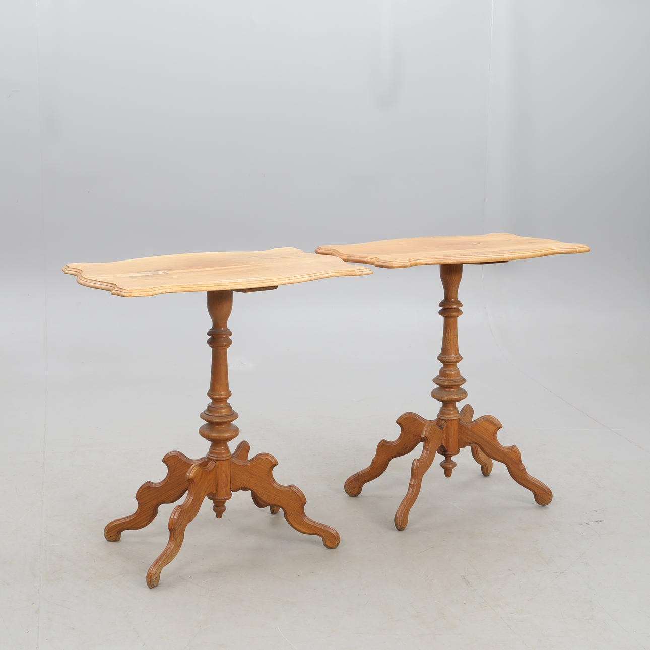PILAR TABLES, un par.