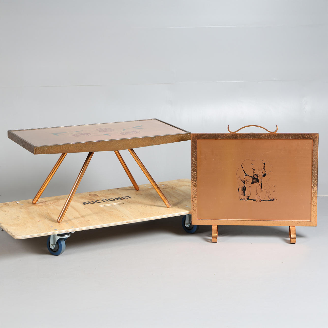 KUPARINEN SOHVAPÖYTÄ JA NÄYTTÖ (2).