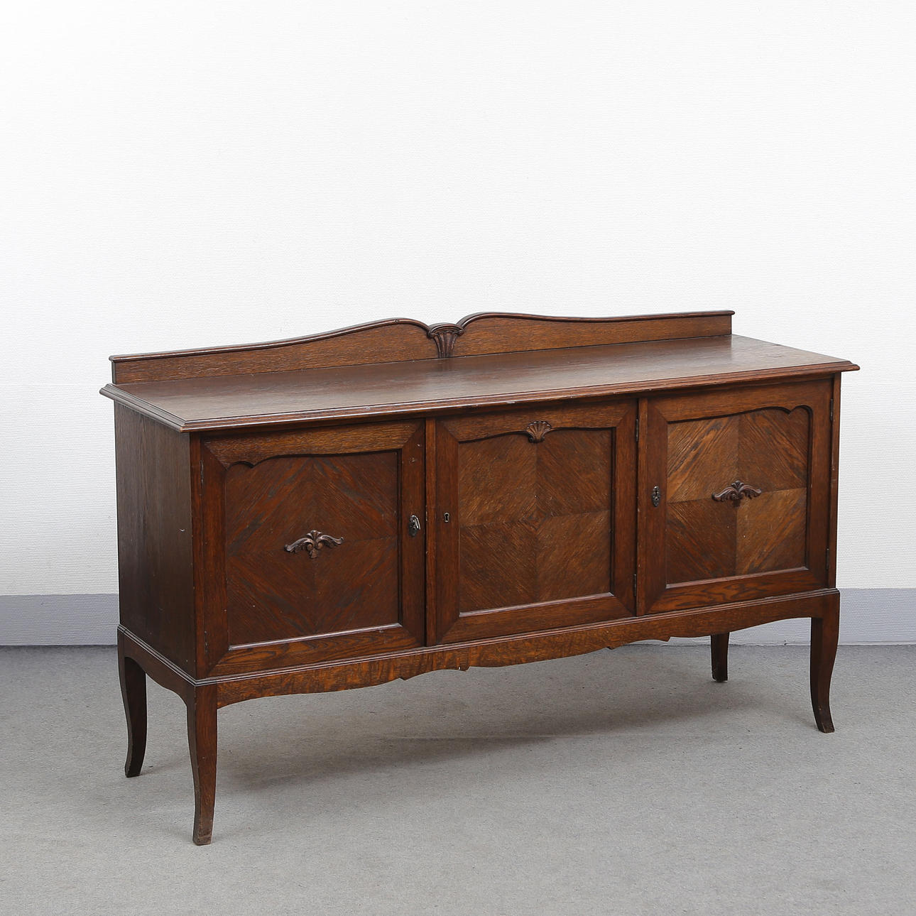 1920'ERNE EGETRÆSSKÆNK.