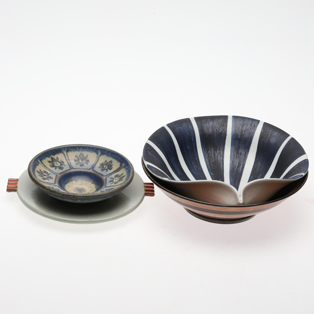 CERAMIC OBJECTS, bowls & saucers, 4 pieces.