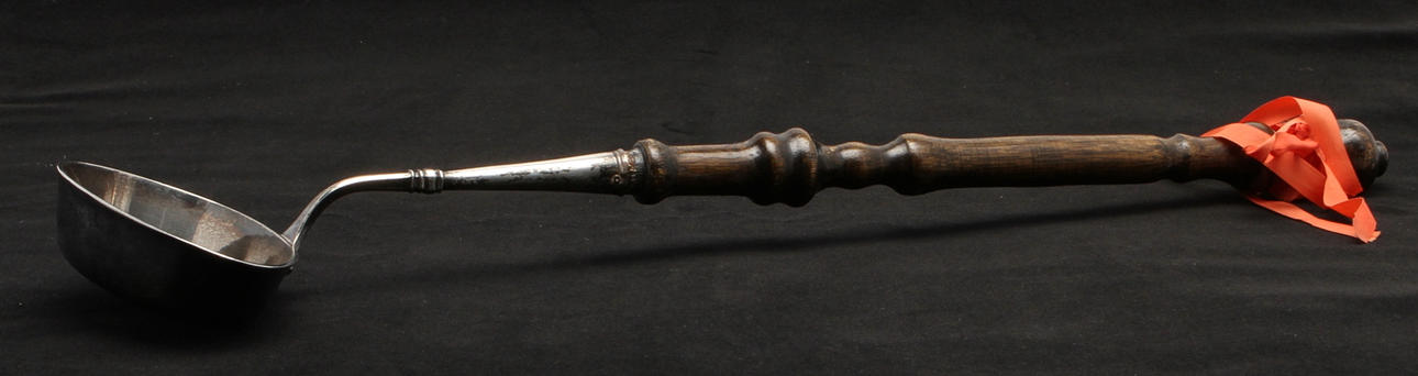 BÅLSLEV, silver med träskaft. Mästare Petter Adolf Sjöberg, Stockholm 1817.