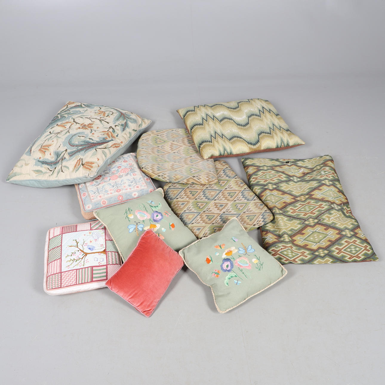 EN MÄNGD OLIKA SITTDYNOR.