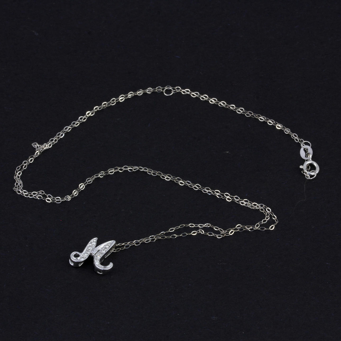 18CT GOLD DIAMOND M SHAPED NECKLACE.