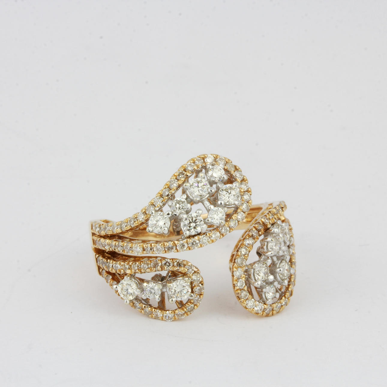 18KT ROSÉGULD DIAMANT-UPPSATT CROSSOVERRING.