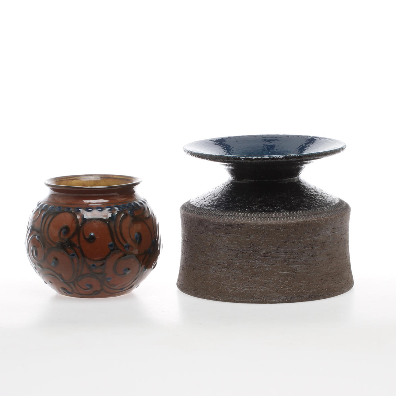 VASER, 2 st, keramik, Herman Kähler Danmark samt Inger Persson Rörstrand.