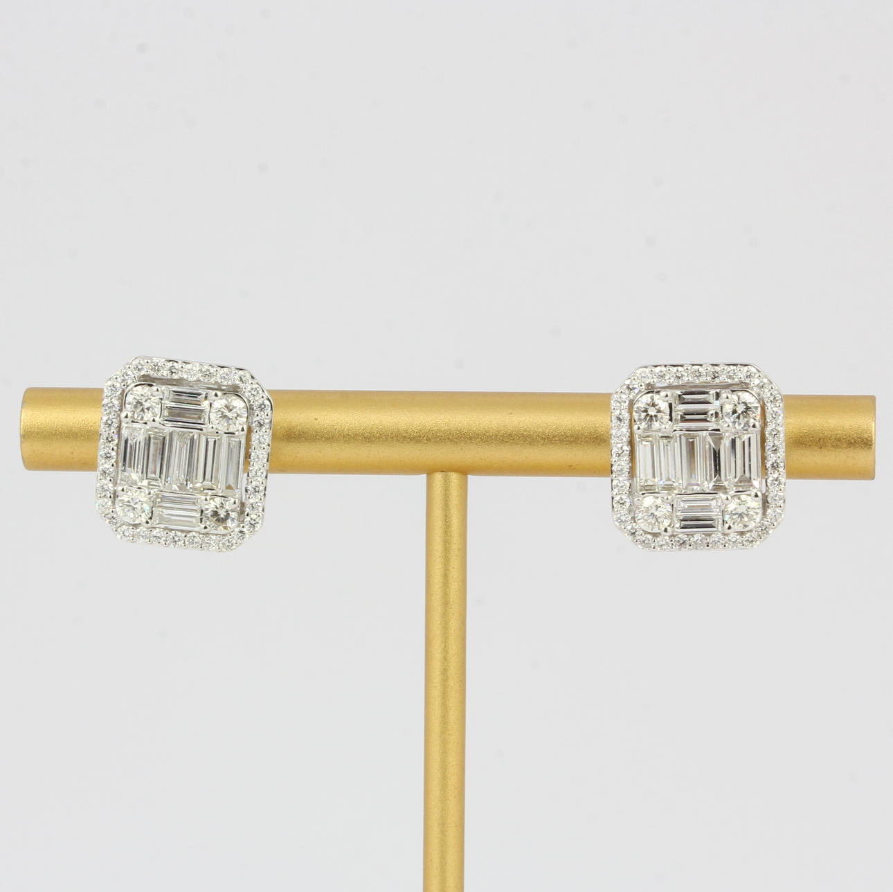 18CT DIAMOND SET CLUSTER EARRINGS.