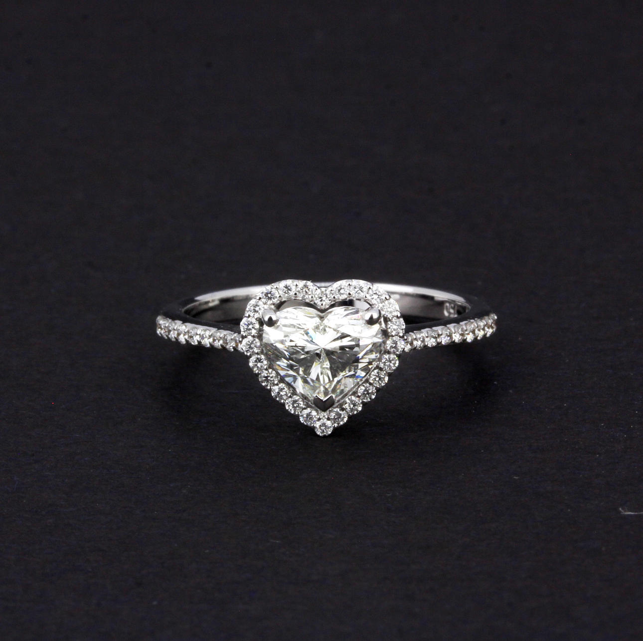 18CT HEART CUT DIAMOND SET RING.
