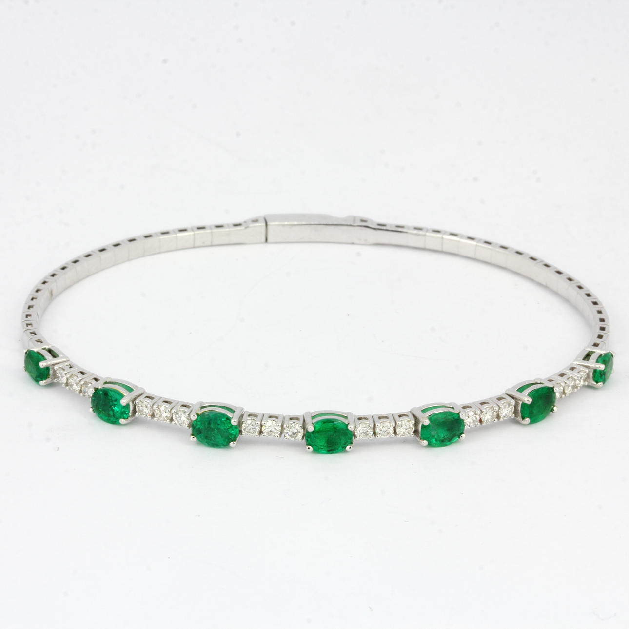 18KT SMARAGDI JA TIMANTTI RANNEKORU.